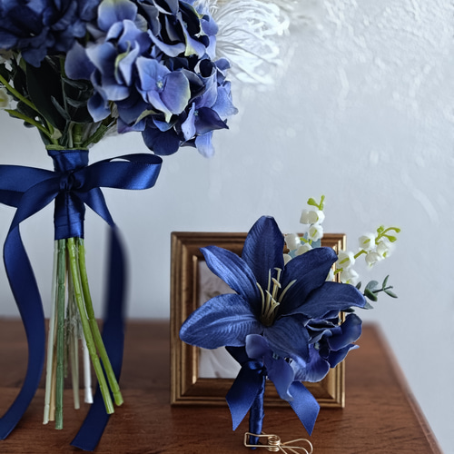 ドライフラワーのスワッグ・ブーケ＊パンパスグラスとネイティブフラワーのギフト花束 ネイビー×グレーのウェディブーケ パンパスグラス 前撮り 造花 ドライ