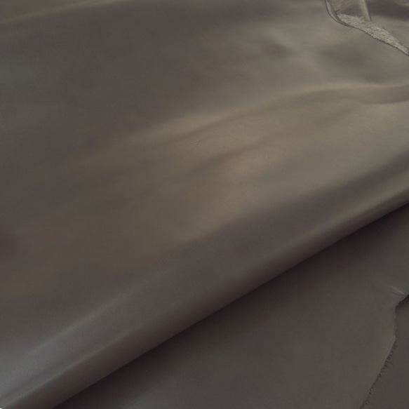 ≪ 国産牛革・半歳 ≫ ステアレザー：レミー/Remy（グレー系(428)：268デシ） 1枚目の画像