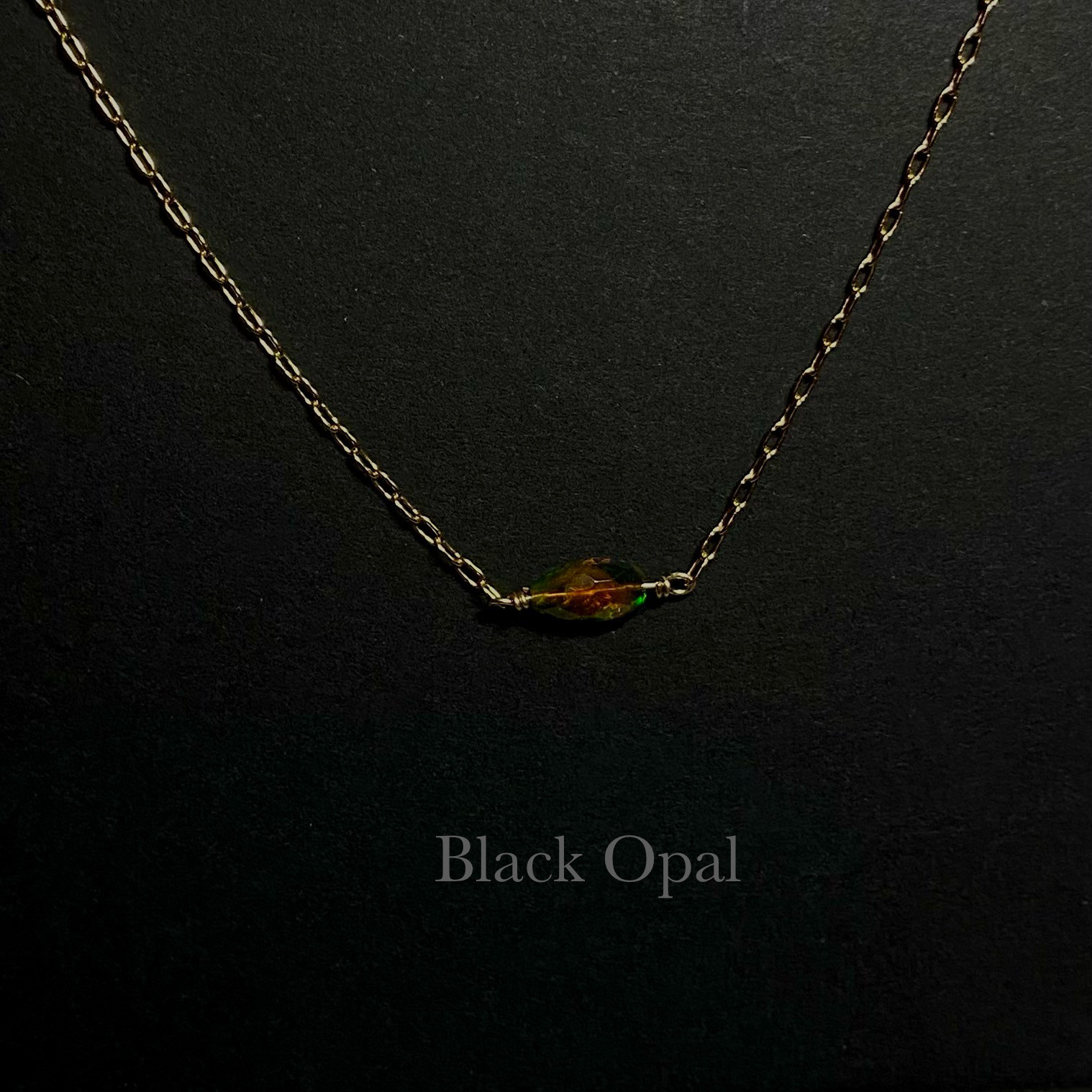 オパール　ブラックオパール　ビーズ　ネックレス　14kgf    イエローゴールド