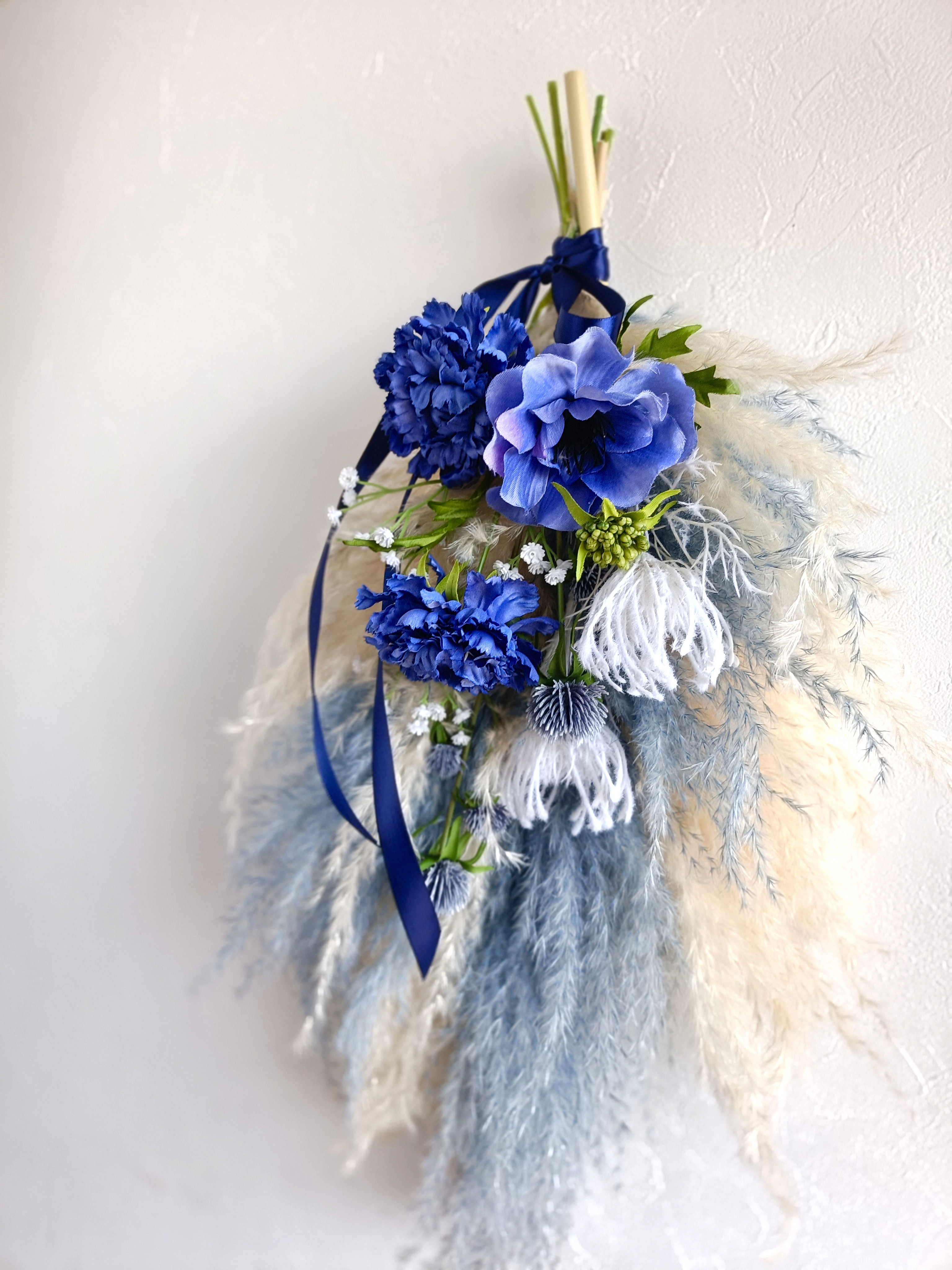 ブルーの爽やかスワッグ　晴れやかブルー2025 パンパスグラス 造花  ドライフラワー  お祝い花　花束　インテリア海