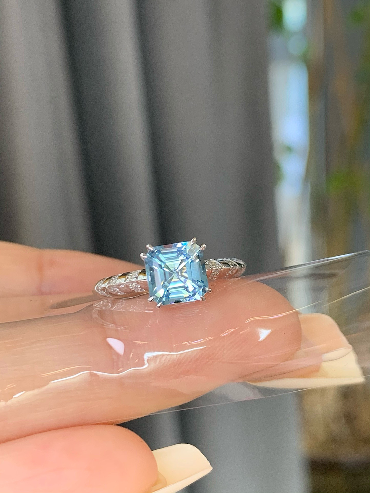 「高級」K18  天然サンタマリアアクアマリン　天然ダイヤモンド　リング 3月誕生石　25/4/2