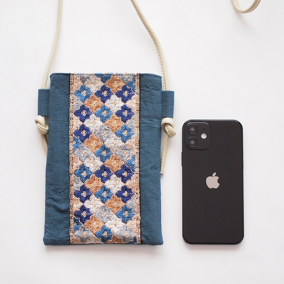 インド・インド刺繍リボン スマホショルダー・グリーン 1枚目の画像