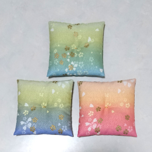 ミニ座布団 置物用 桜吹雪 赤 青 緑 10cm角 3個セット 綿縮緬