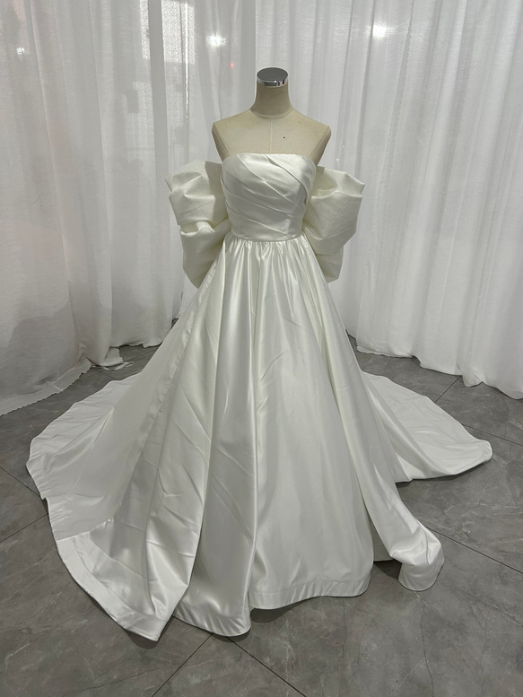 上品 ベアトップ ウエディングドレス ふっくら柔らかなバックリボン 2  