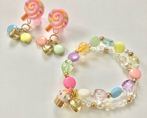 赤い石とクリスタルのブレスレット・イヤリングセット 赤い石とクリスタルのブレスレット・イヤリングセット