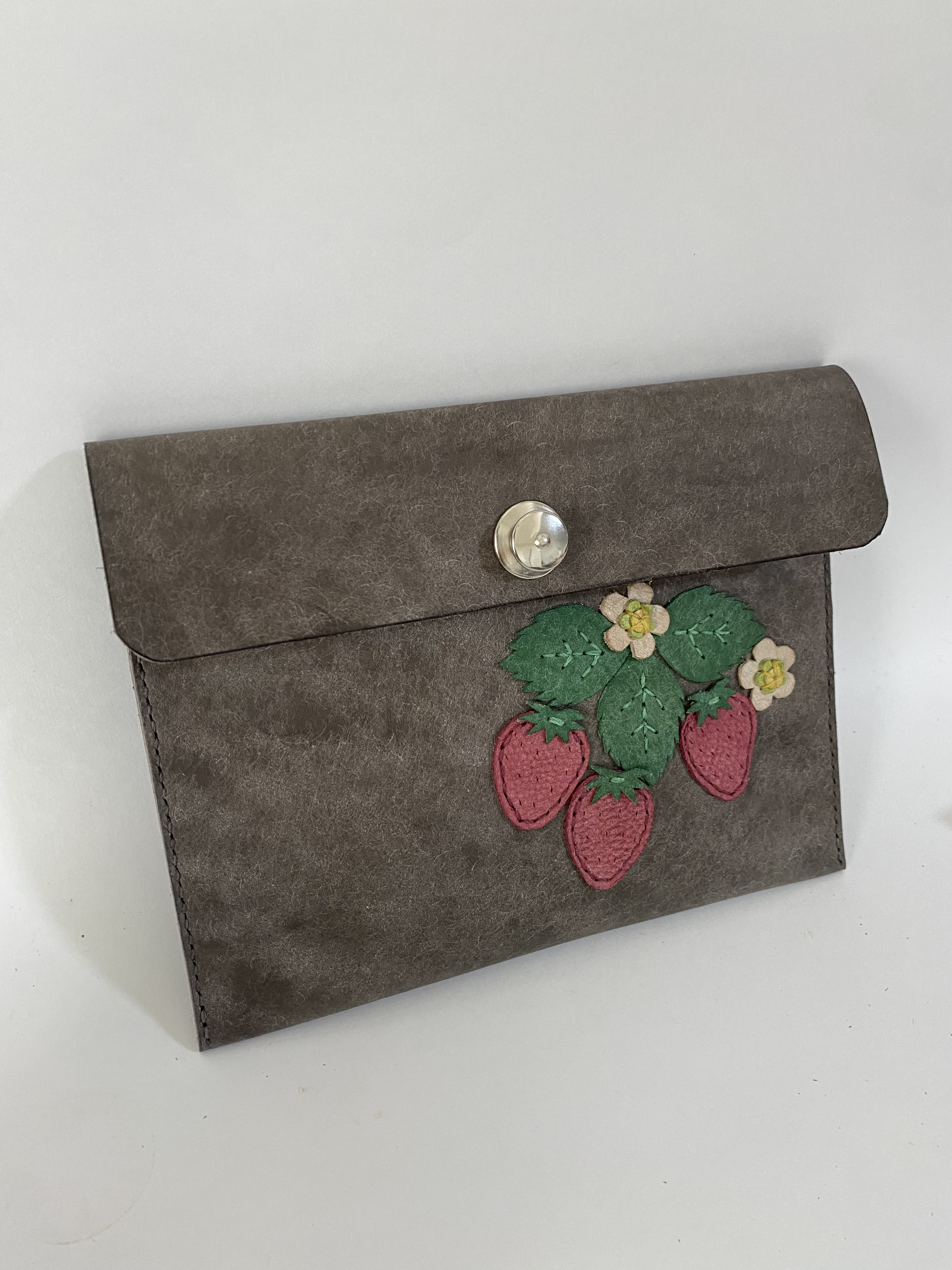 森の小さないちご畑のポーチ