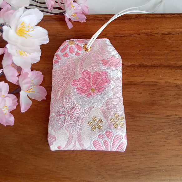 ❊新作❊　お守り袋　金欄　❋菊桜❋(ピンク)　 3枚目の画像
