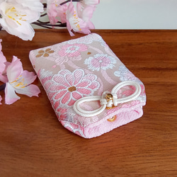 ❊新作❊　お守り袋　金欄　❋菊桜❋(ピンク)　 2枚目の画像