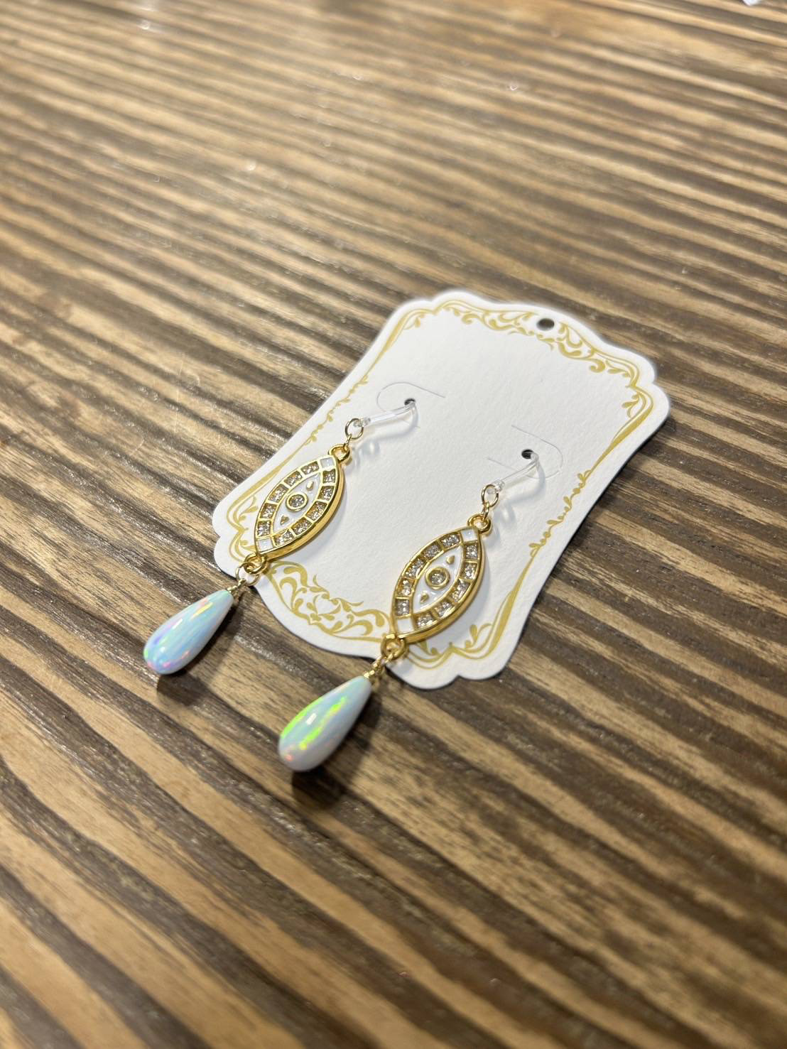 京都オパールのピアスです