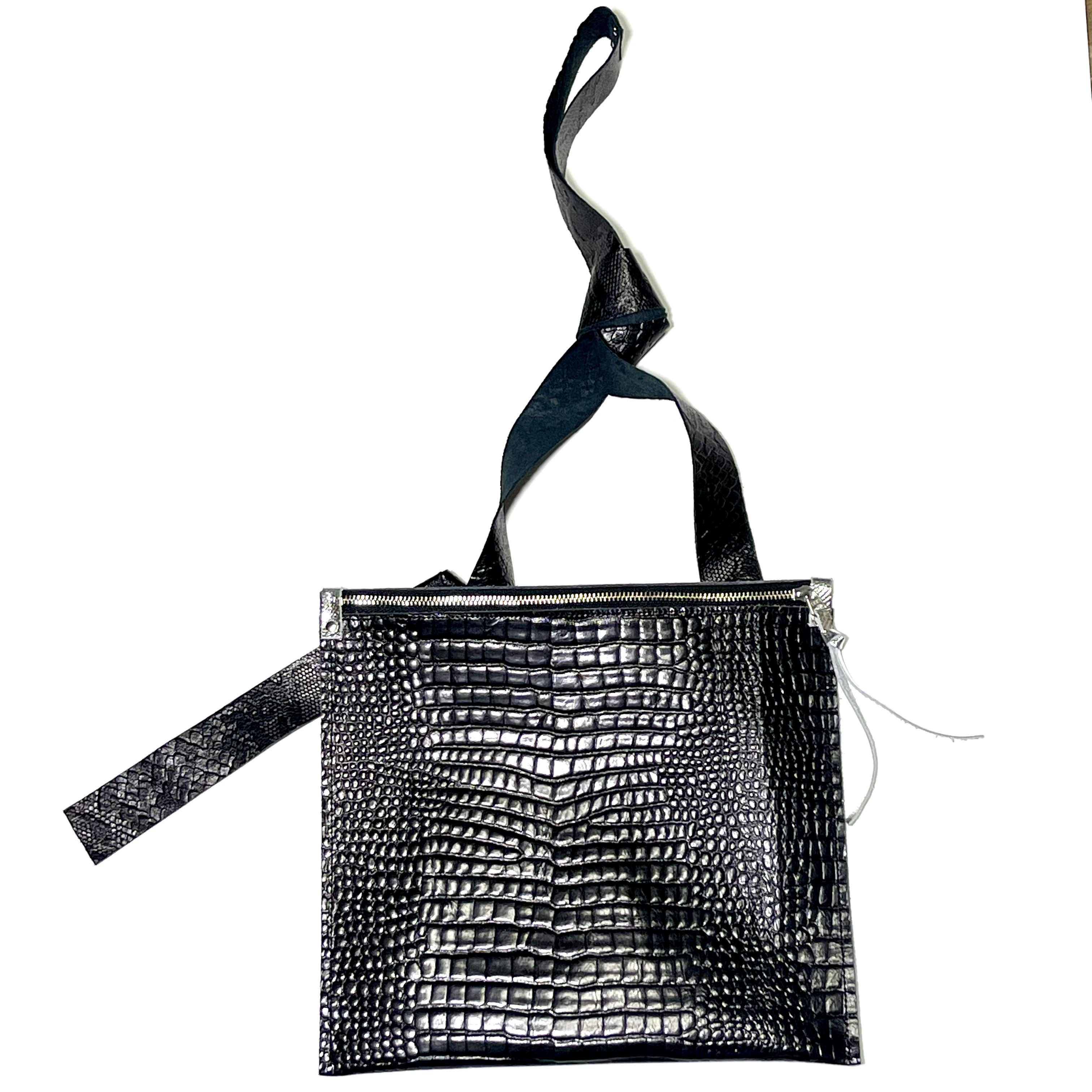 【革 レザー】本革の斜めかけバッグ サコッシュ スリム スタイリッシュ 黒 皮 個性  旅行 ショルダー