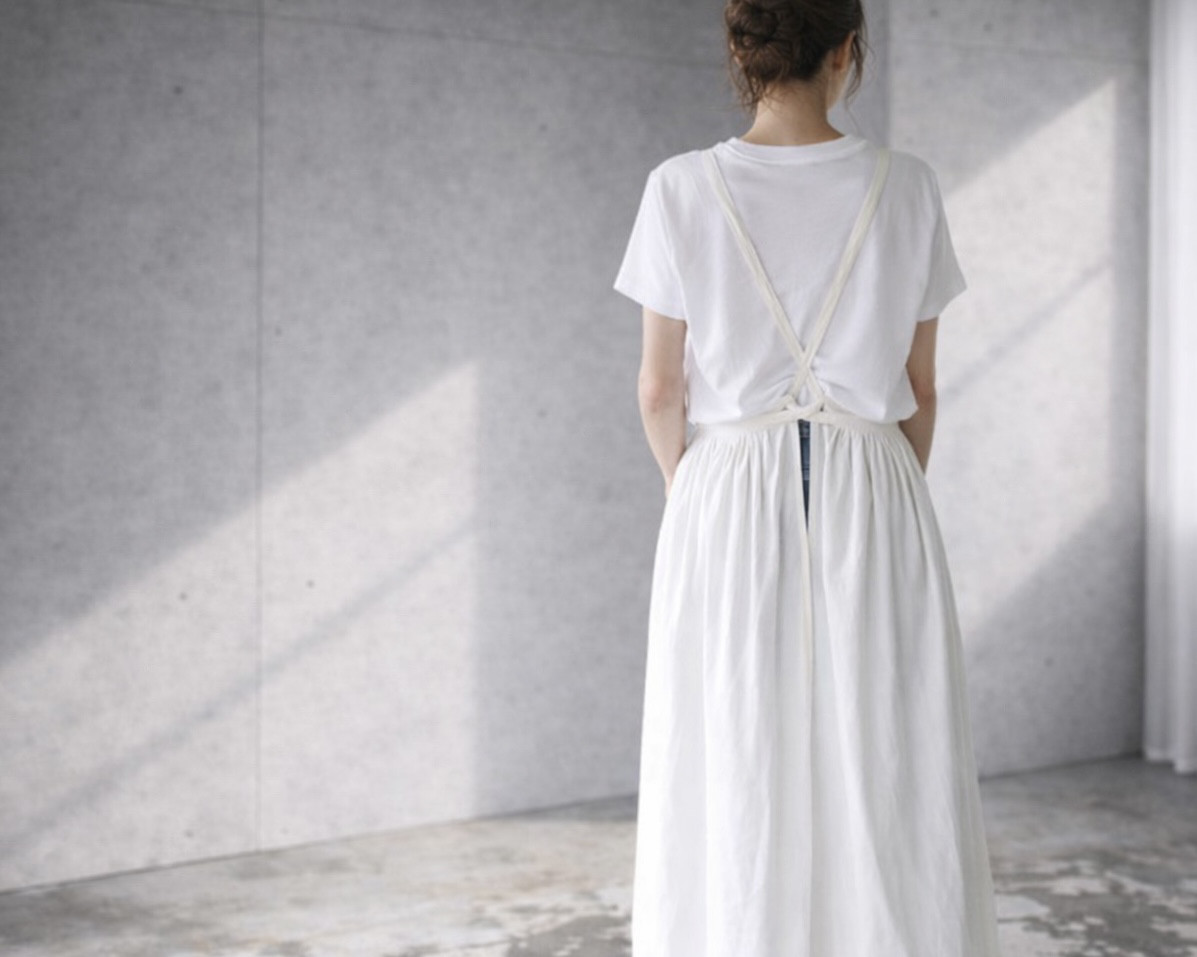 そのままお出かけリネンエプロン／おうち時間もお洒落に過ごす柔らかコットンリネンヴィンテージ加工ギャザーエプロン／ホワイト