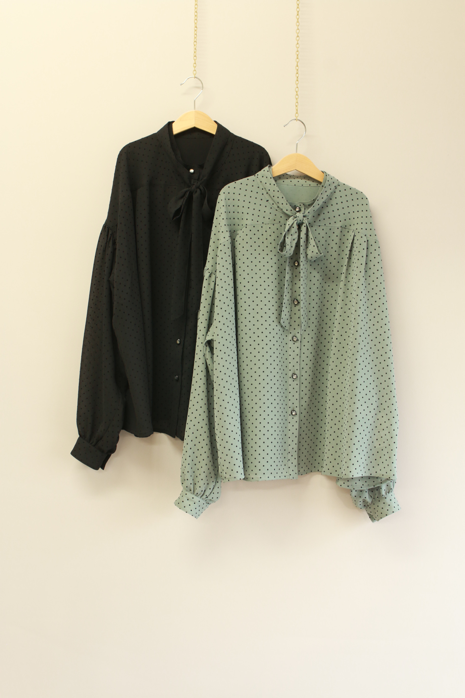 【SALE】 ボウタイブラウス　シアー素材　シフォン生地　カラー：ブラック・モスグリーン　ゆったりサイズ