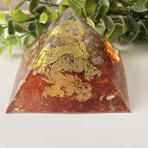 オルゴナイト　黄金比ピラミッド　ギベオン隕石　大型　アンク ピラミッド型 オルゴナイト アパタイト＆フローライト | オルゴナイト