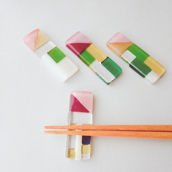 【完売】⁑カラフルモザイクのガラス箸置き⁑暖色カラー 1枚目の画像