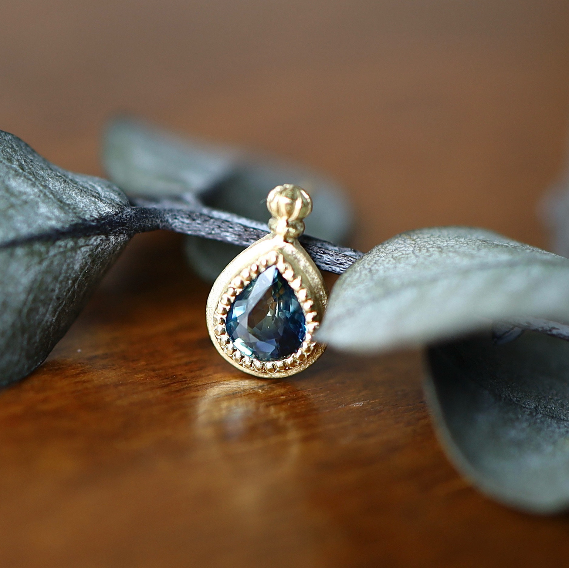 K18YG サファイアポーションピアス【C】