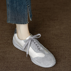 玄関で悩まない！万能上品スニーカー／ 上品 ヘビロテ ベージュ グレー 靴紐 旅行 ミセス シンプル 歩きやすい 本革 2枚目の画像