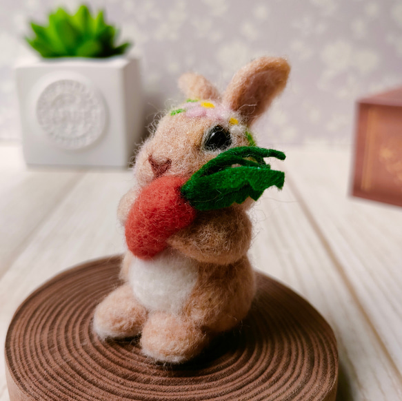 ハンドメイド 羊毛フェルト かわいいウサギ 花冠付き ハンドメイド 羊毛フェルト かわいいウサギ 花冠付き 【公式通販】