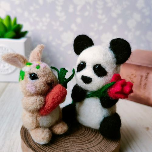 ハンドメイド 羊毛フェルト かわいいウサギ 花冠付き ハンドメイド 羊毛フェルト かわいいウサギ 花冠付き ハンドメイド