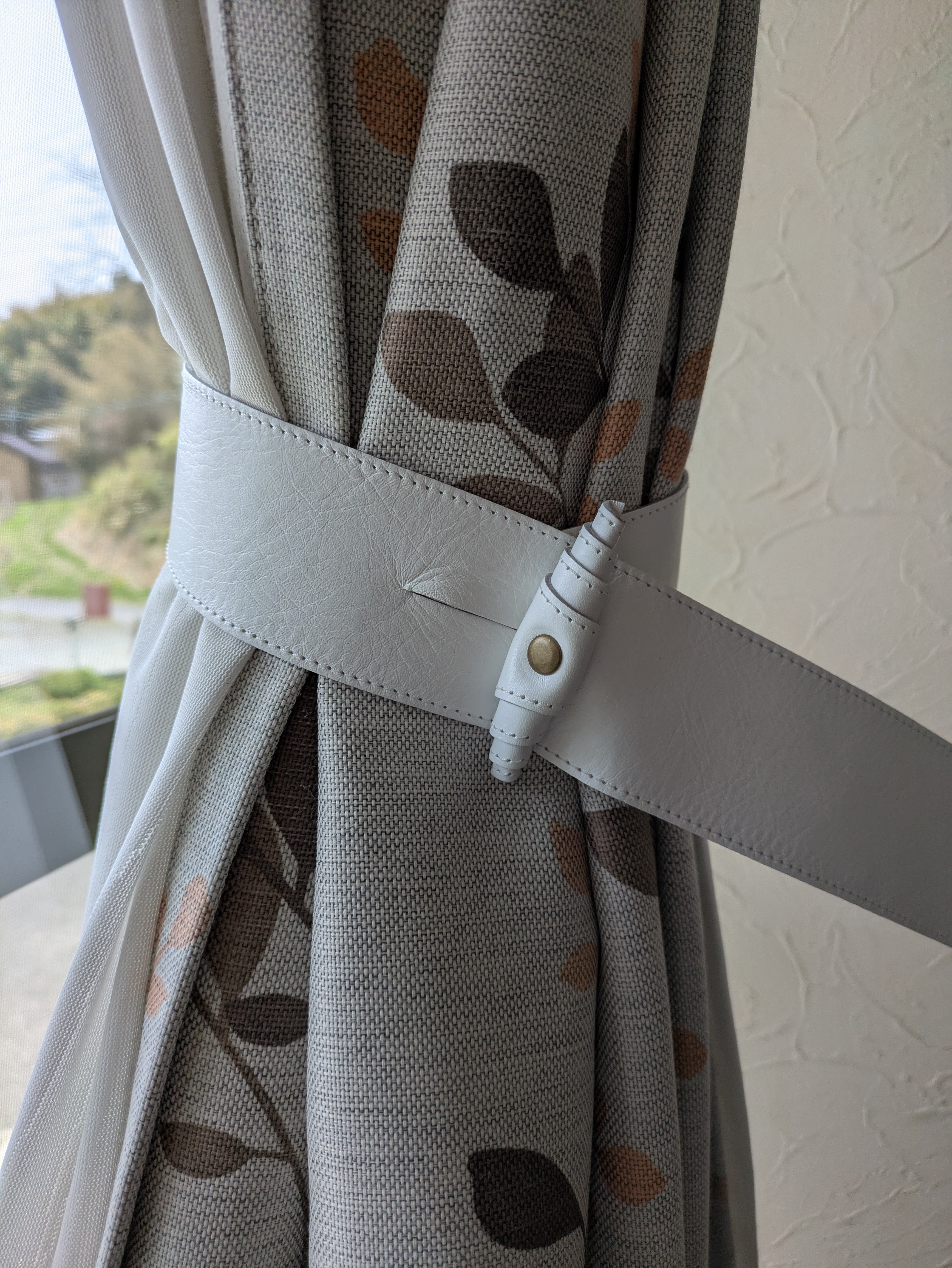 カーテンタッセル　ベルト　革製