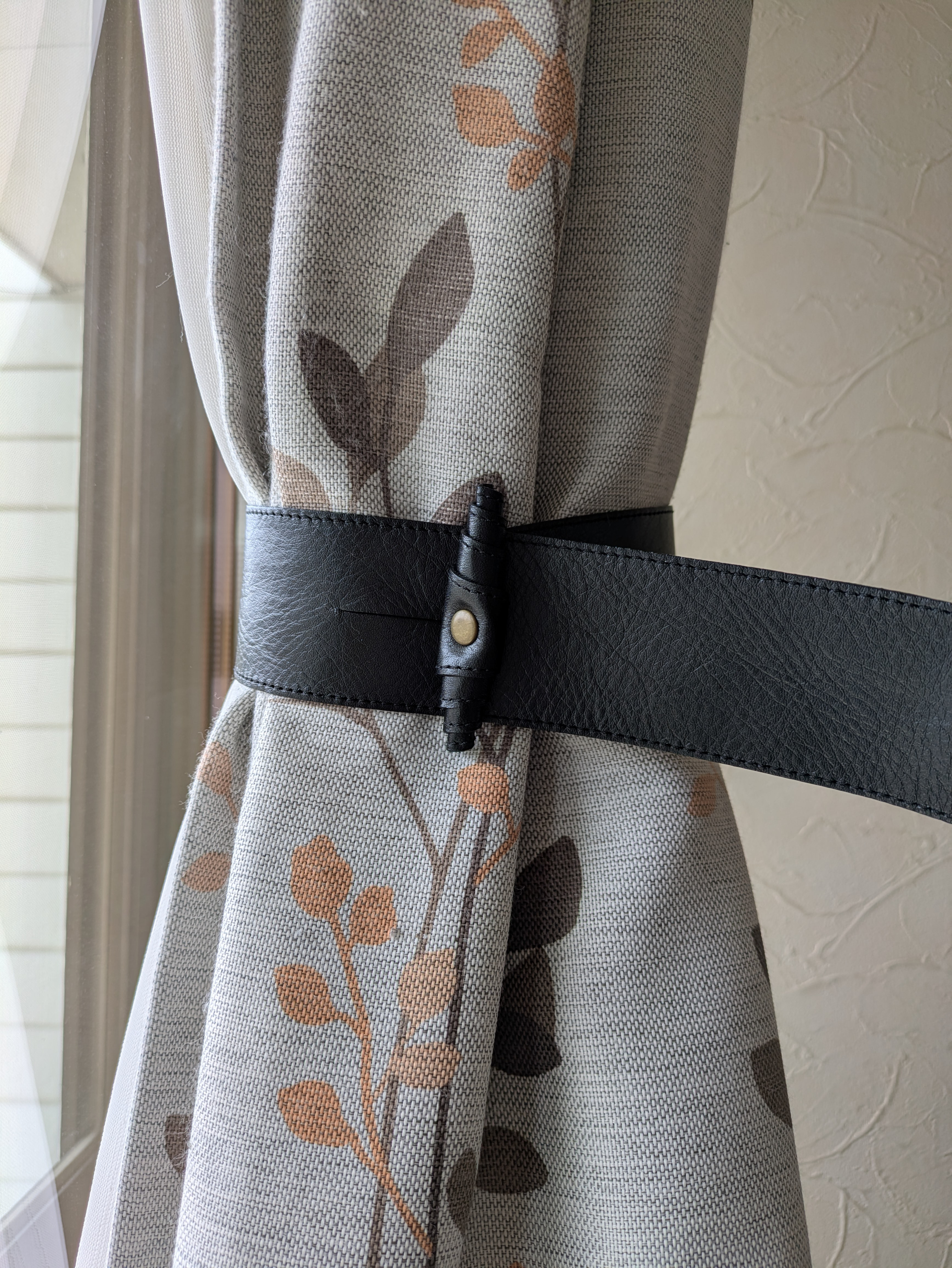 カーテンタッセル　ベルト　革製