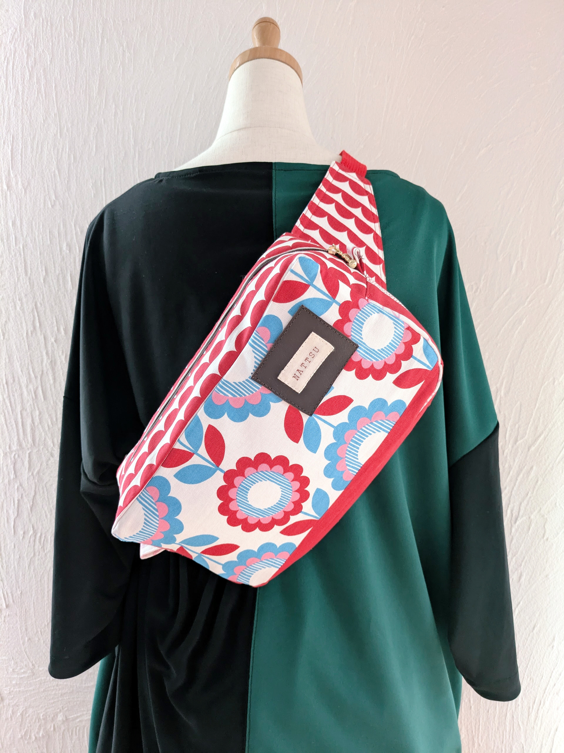 ボディバッグ兼ウエストポーチ