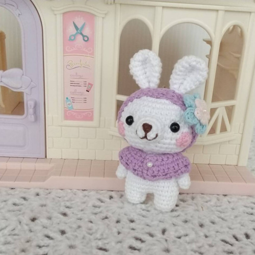 おしゃれした♥白うさぎさん＊編みぐるみキーホルダー＊ターバン