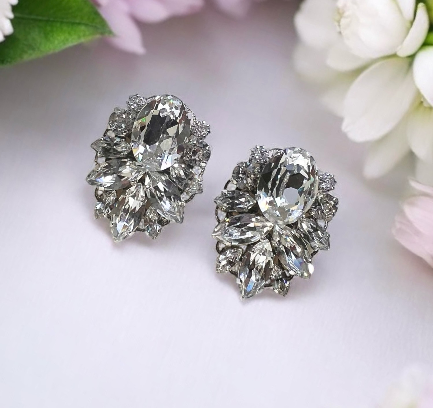 オーバルクリスタルの大ぶりピアス