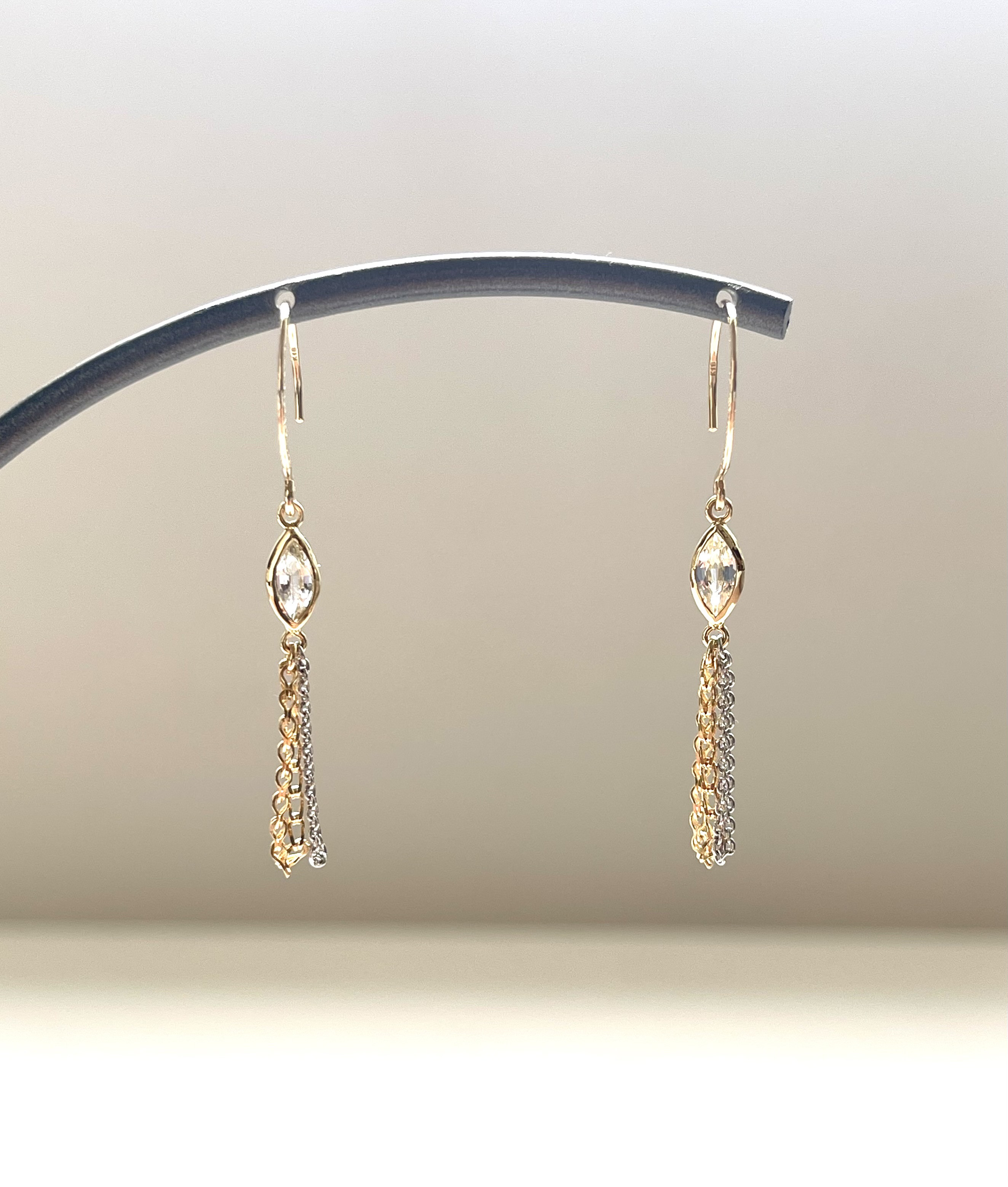 K18 ホワイトサファイア ピアス