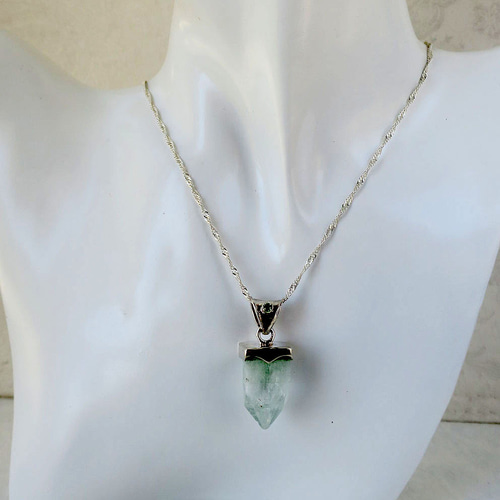 爽やか グリーンアポフィライト原石 + ベルデライト ペンダント