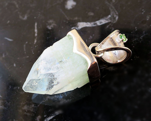 天然石グリーンアポフィライト 【ap03】ペンデュラム グリーンアポフィライト & モルデナイト03◇Green Apophyllite