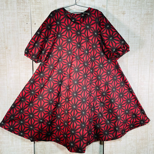 赤系麻の葉柄大島紬ふんわり袖テントライン・美ラインワンピースＭ～Ｌ 赤系麻の葉柄大島紬ふんわり袖テントライン・美ラインワンピースM～L