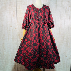 赤系麻の葉柄大島紬ふんわり袖テントライン・美ラインワンピースＭ～Ｌ 赤系麻の葉柄大島紬ふんわり袖テントライン・美ラインワンピースM～L