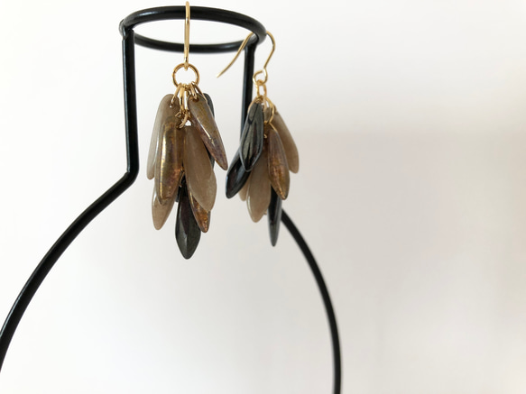 【No.184】夜のお散歩が好きな馬　サージカルステンレス使用　イヤリングにも対応　ピアス　チェコビーズ 4枚目の画像