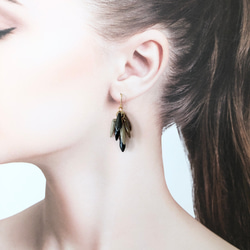 【No.184】夜のお散歩が好きな馬　サージカルステンレス使用　イヤリングにも対応　ピアス　チェコビーズ 1枚目の画像