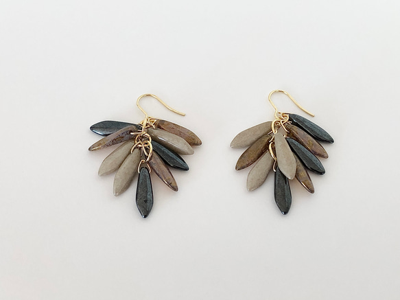 【No.184】夜のお散歩が好きな馬　サージカルステンレス使用　イヤリングにも対応　ピアス　チェコビーズ 3枚目の画像