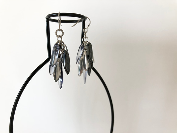 【No.16】凍てつく夜明け前  サージカルステンレス使用　イヤリングにも対応　ピアス　チェコビーズ 4枚目の画像