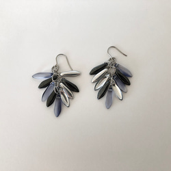 【No.16】凍てつく夜明け前  サージカルステンレス使用　イヤリングにも対応　ピアス　チェコビーズ 3枚目の画像