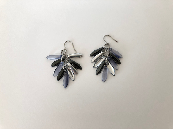 【No.16】凍てつく夜明け前  サージカルステンレス使用　イヤリングにも対応　ピアス　チェコビーズ 3枚目の画像