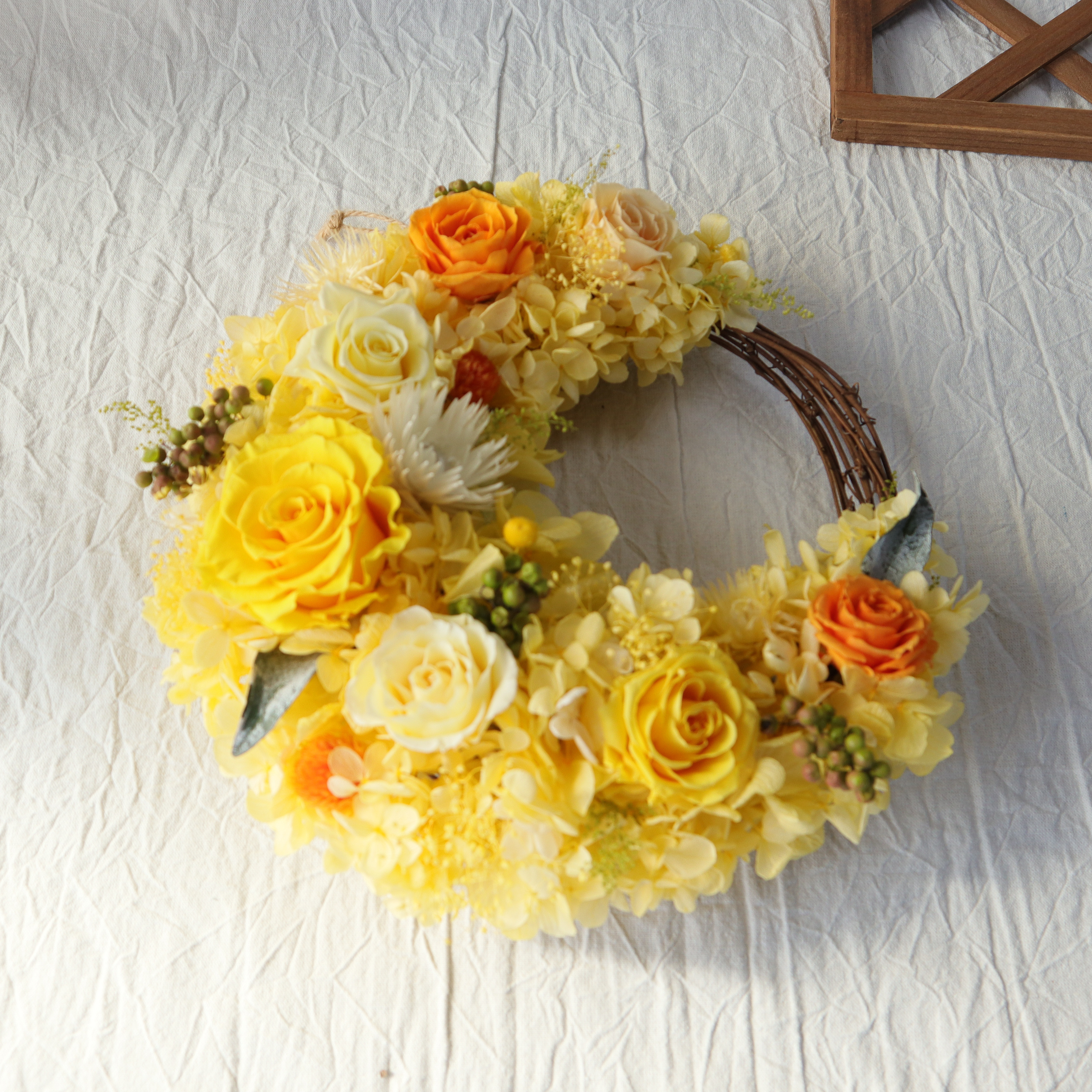 元気イエローのふんわり三日月ローズリース