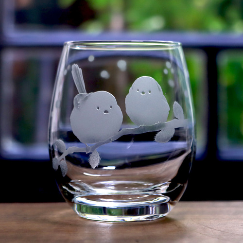 シマエナガのグラス「雪の妖精・もふもふシマエナガ」 グラス 虹色がら