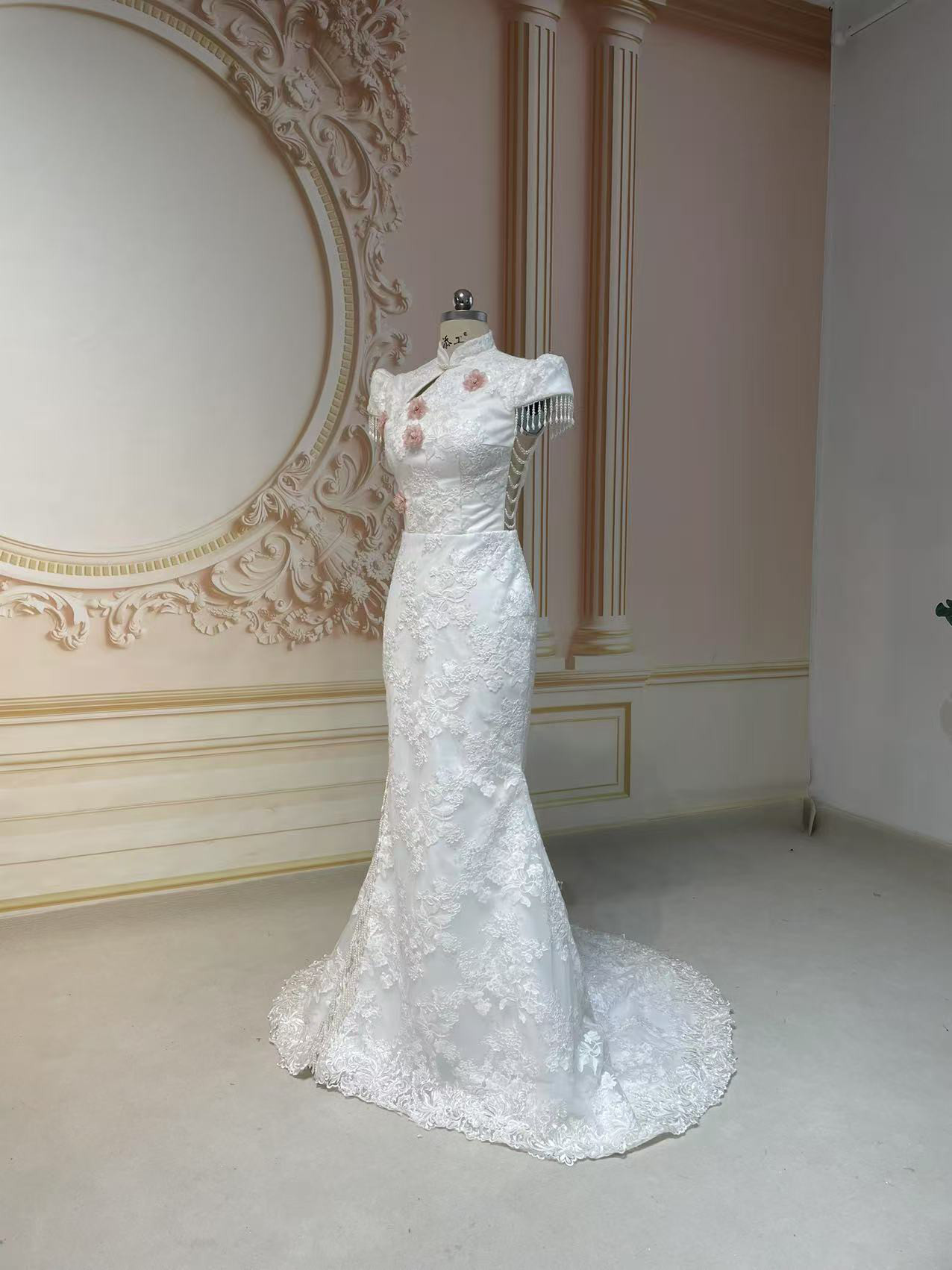 WEB限定　高級感　マーメイドドレス　贅沢な花総レース　半袖　エレガントなシルエット　ホワイト　トレーン　チャックフォト