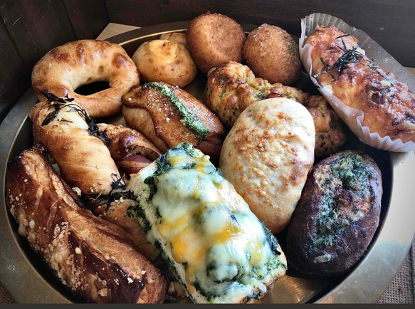 今が買い！！とってもお得な　総菜パンメイン10個で3800円セット 1枚目の画像