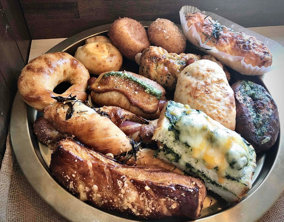 今が買い！！とってもお得な　総菜パンメイン10個で3800円セット 2枚目の画像