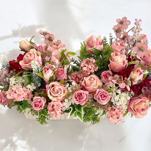 ♥️感謝品♠️o○フラワーアレンジ　薔薇とハハコ草のフラワーアレンジ No.2 ロココスタイルの薔薇とミモザの横長花ギフト フラワーアレンジ 母の日