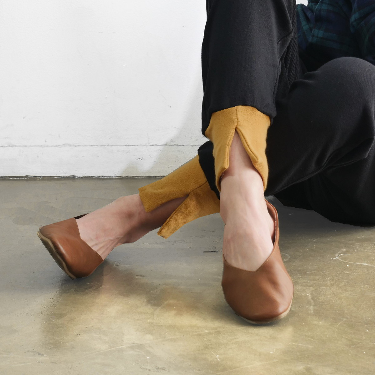 Newカラー＊裾リブスリット＊スウェット素材＊こなれ感ある＊ジョガーパンツ＊ブラック×マスタード