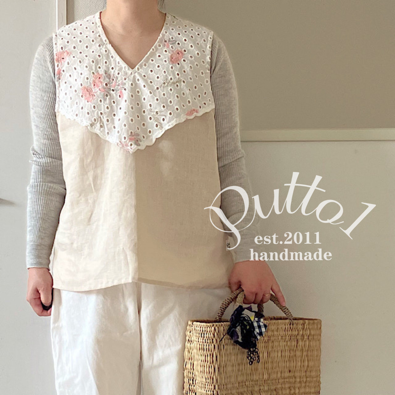 数量限定・選べる2色「受注生産」ネイビーのリネントリアセテートかクリームベージュリネンのVレースブラウス×ベスト