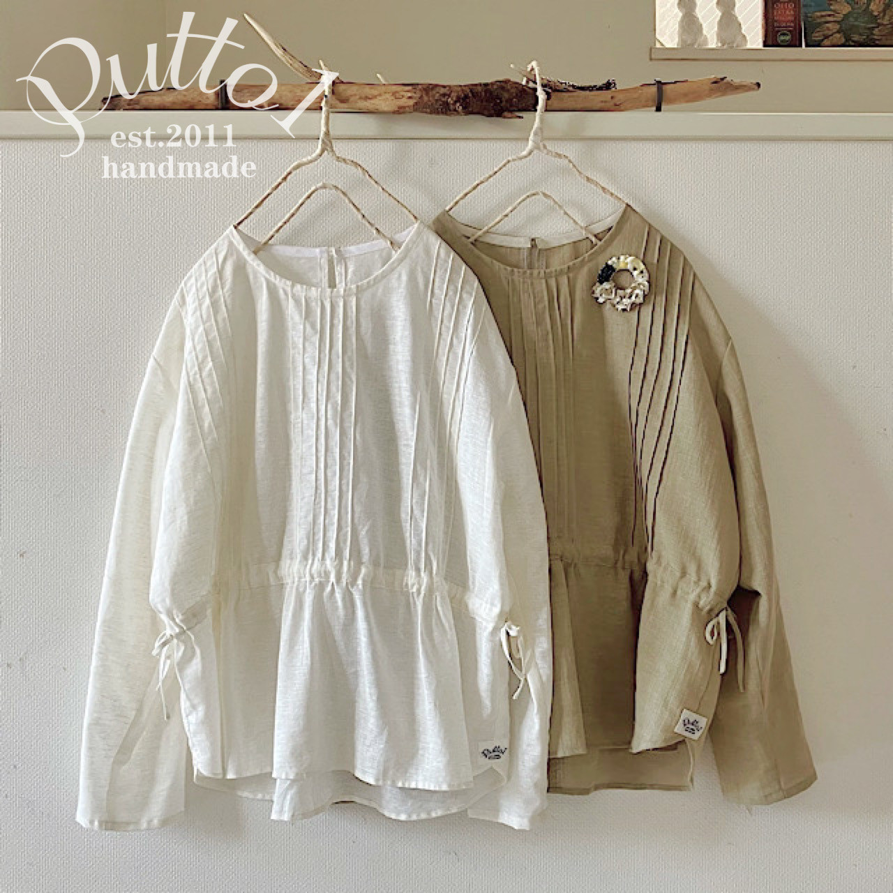 選べる2色・別売りでブローチも「受注生産」　国産・天日干しオーガニックコットンリネンのピンタック&脇リボンブラウス・長袖