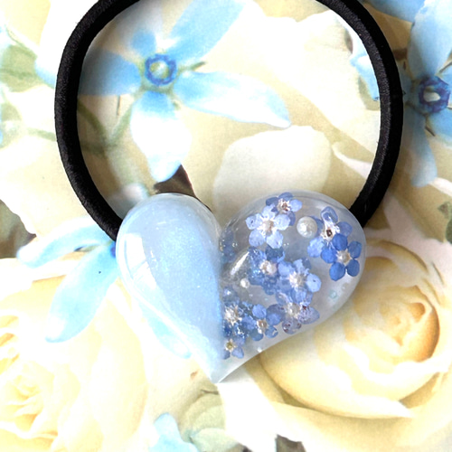 レジンヘアゴム 大ぶり　ブルー　勿忘草　ラメ　春夏 レジンヘアゴム 大ぶり ブルー 勿忘草 ラメ 春夏