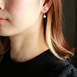 14kgf-当店高評価イヤリングの2点セット(アシンメトリーリボン&double pearl bar) 5枚目の画像