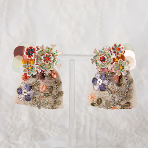 森ガールなトリックピアス／イヤリング 鹿がお花に!? 個性的で面白い